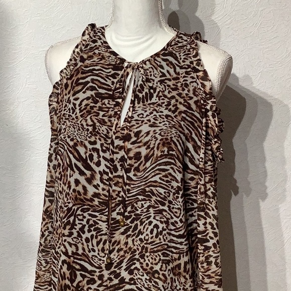MICHAEL Michael Kors NWT - Sz M - cold shoulder animal print chic Top - Picture 2 of 9